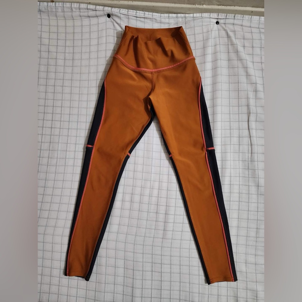 Alo Women's Leggings - Picture 2 of 4